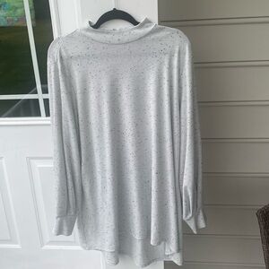 Lane Bryant white flecked mock-neck high low waffled top size 18/20